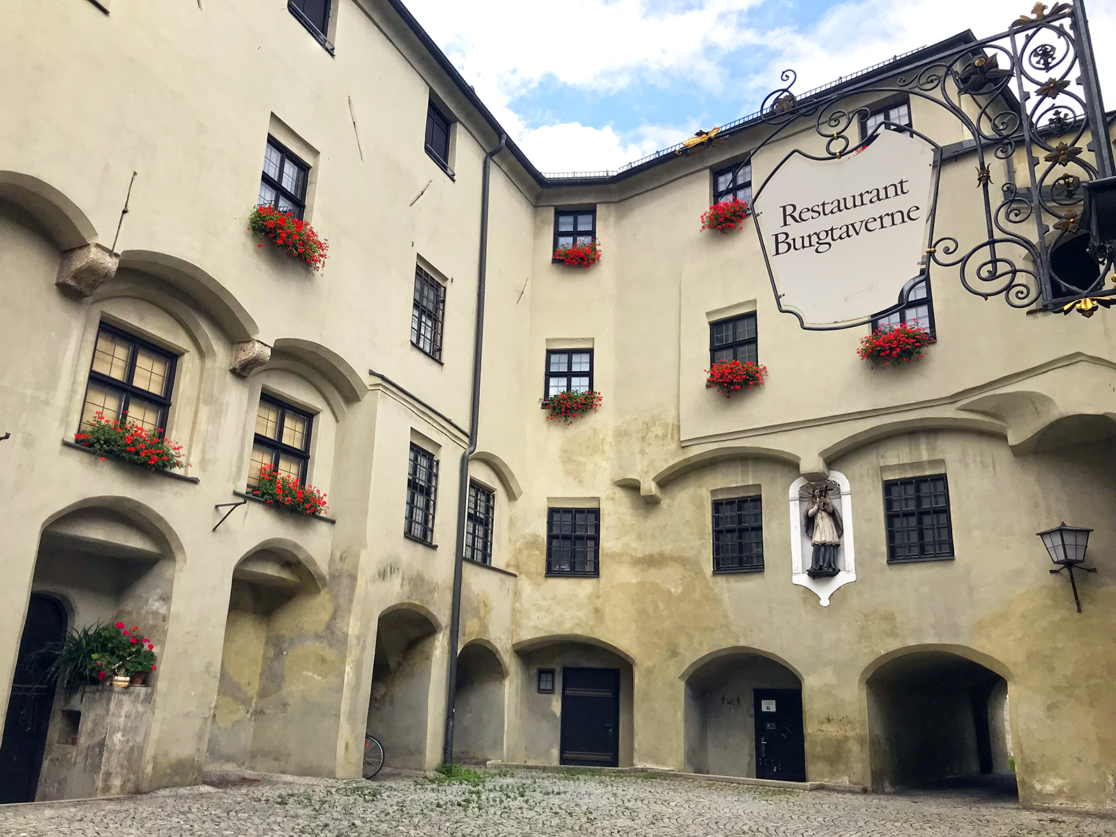 Highlights in Hall-Wattens: Wo sich Kristalle, Kraftorte und Karwendel in Hall-Wattens begegnen